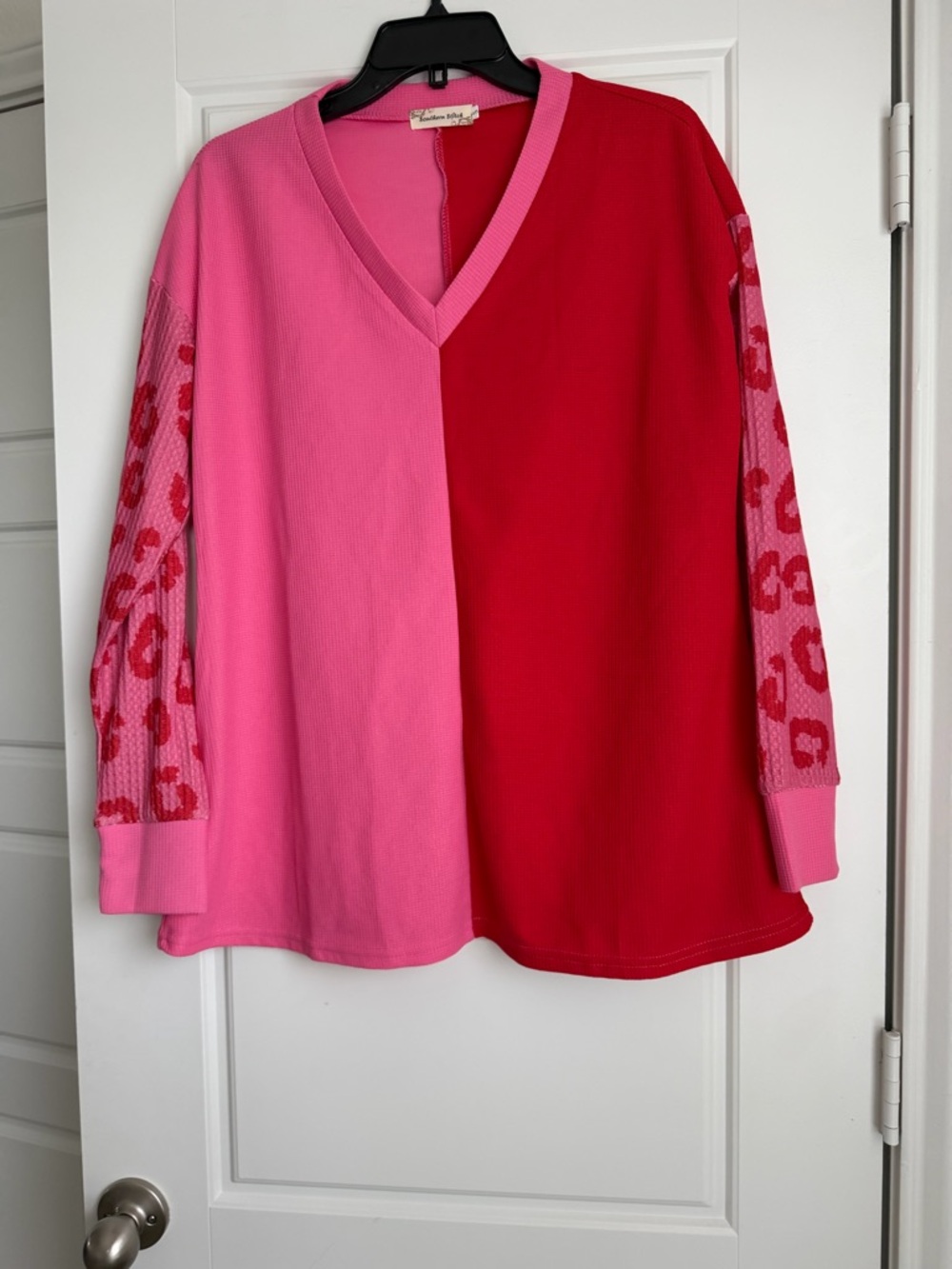 029 NWOT Colorblock V-Neck Long Sleeve Tee - Pink & Red Sz S